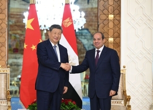 習主席 エジプトのシーシ大統領と会談
