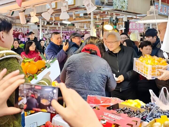 エヌビディアCEOが立ち寄り話題の上海の食料品市場にあの有名人も―中国メディア
