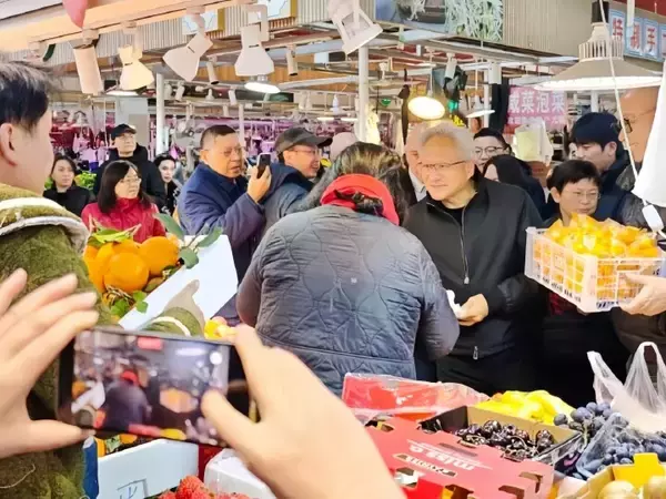 「エヌビディアCEOが立ち寄り話題の上海の食料品市場にあの有名人も―中国メディア」の画像