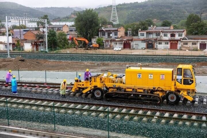 西康高速鉄道で全線の線路敷設工事がスタート―中国