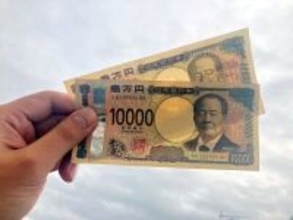 日本でタクシー汚して2万円払った中国人女性、「理不尽」と不満投稿も袋だたきに