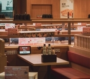 香港スシローの若い女性店員がネットで注目、「盗撮」との指摘も―香港メディア