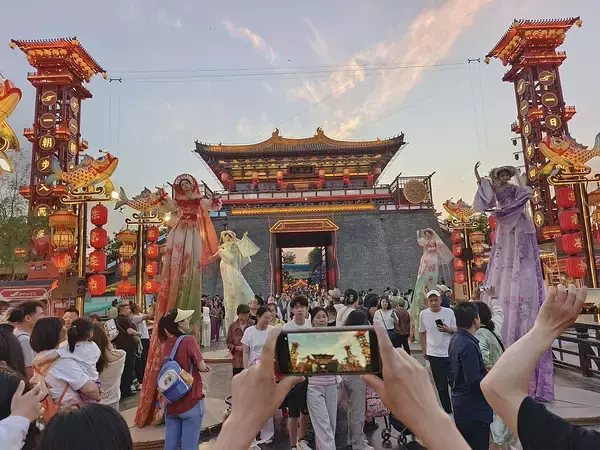 「没入型体験＋感情的な共鳴」が目玉、中国スタイルのテーマパークが人気に