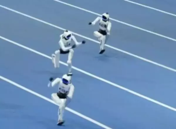 ロボットの「恥ずかしそうに顔を覆う」走り方が話題に―中国
