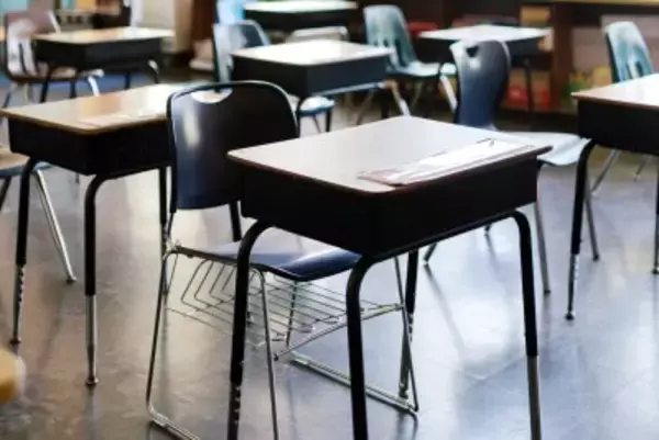 韓国の中学校で教室に掲げられた標語が物議、「チュンファ人民共和国」？