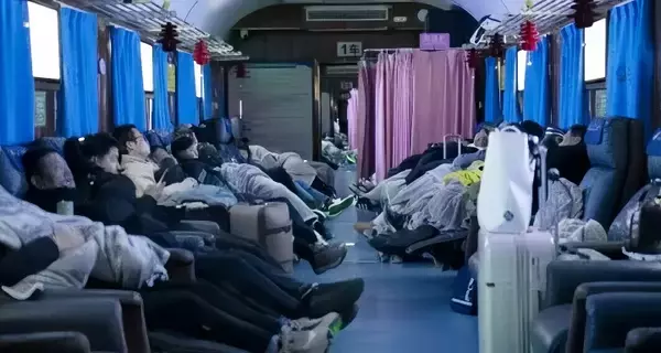 「杭州東駅前に「永遠に発車しない列車」？ネットでは「全国に普及を」の声―浙江省杭州市」の画像