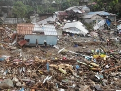 王毅部長、台風被害でフィリピン外相に慰問電報