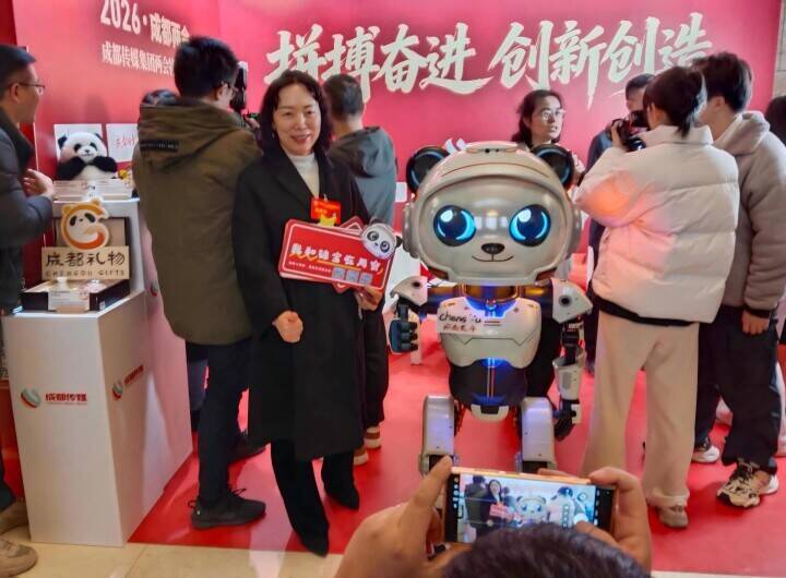 バンブーファイバーを使用したパンダ型ヒューマノイドロボットが発表―中国
