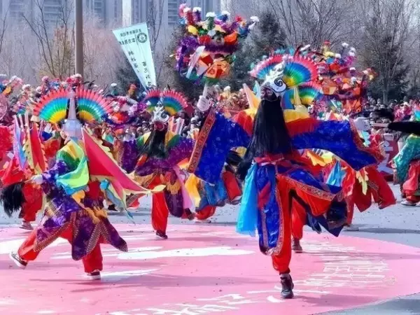 「青海省海東の「最大規模の社火パフォーマンス」がギネス世界記録認定―中国」の画像