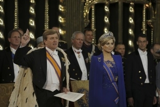 習主席 オランダ国王と国交樹立50周年の祝電交わす