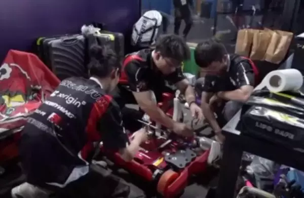 中国のロボット、第2回未来ゲームズのロボット格闘競技で優勝