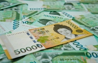 12歳の児童も申請可能に、韓国のクレジットカード新規定が物議醸す
