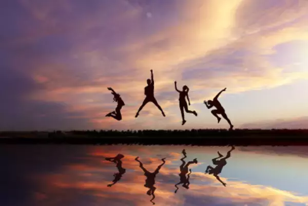 ペットの散歩代行やドローン操縦など、中国の若者の間で「新職業」が人気に