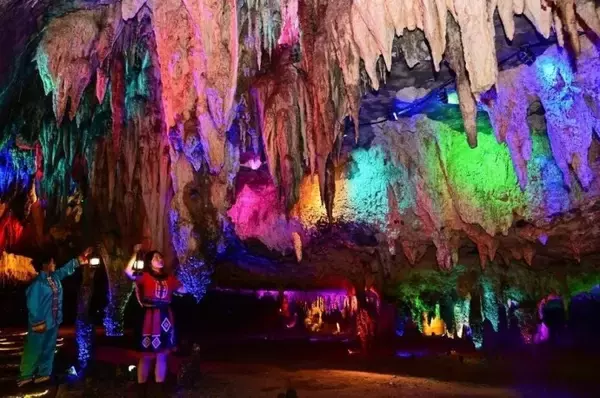 「幻想的な洞窟探検を楽しめる湖北省恩施の「魔眼天宮」―中国」の画像