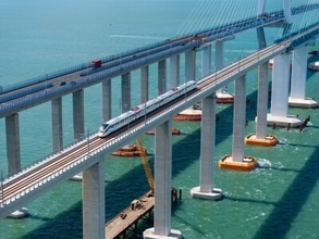 中国国内初の海上横断都市圏鉄道が開業