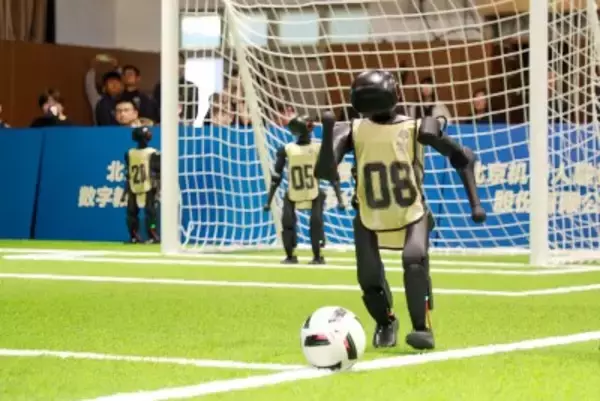 北京市初の中学生による人型ロボットサッカー大会が開幕