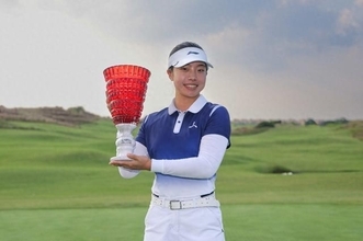 中国卓球界のレジェンド・劉国梁氏の娘、劉宇婕が中国女子ゴルフオープン史上初のアマチュア女王に