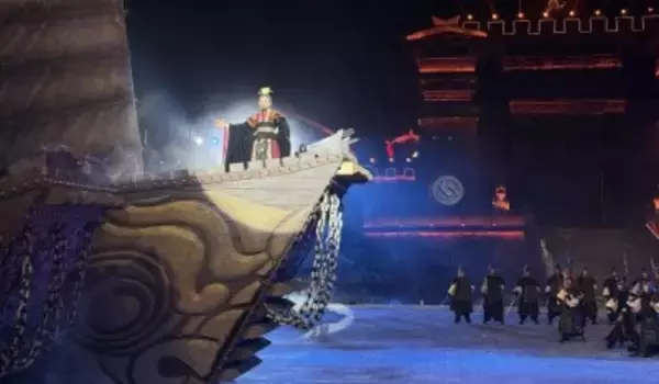 「赤壁にて東風を借りる」古戦場の実景パフォーマンスが文化観光の新たなトレンドに―中国