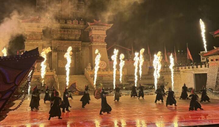 「赤壁にて東風を借りる」古戦場の実景パフォーマンスが文化観光の新たなトレンドに―中国