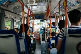 日本のバス車内に設置された「こども運転席」が韓国でも話題に「アイデア最高」「韓国に導入したら…」