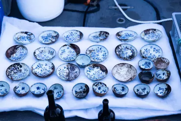 ノルウェー近海で中国磁器など貴重な文化財を積んだ18世紀の沈没船を発見