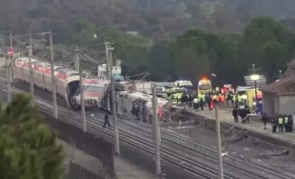 高速鉄道脱線衝突事故の調査は依然として情報収集中―スペイン政府
