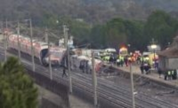 高速鉄道脱線衝突事故の調査は依然として情報収集中―スペイン政府