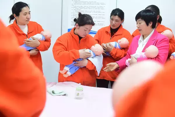 特色あるブランドの形成と業界標準の確立、家政サービス業の質的向上―中国