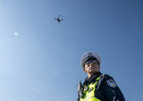 「成都交通警察、春節中の交通安全確保にドローンとスマートグラス導入―中国」の画像1