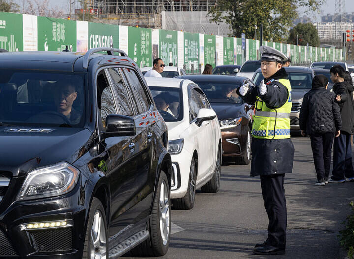 成都交通警察、春節中の交通安全確保にドローンとスマートグラス導入―中国