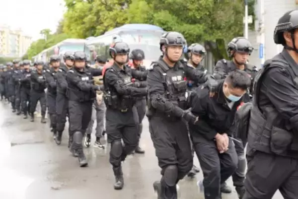 「公安部が「キツネ狩り」特別行動を展開、「裸官」問題を整頓―中国」の画像