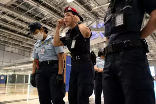 中国人22人がタイの空港で搭乗拒否される、警備員が「つり目」ジェスチャー―香港メディア