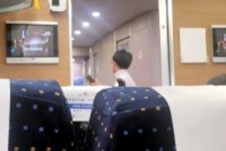 高速鉄道でスマホに夢中で降りそびれた女性、「ドア開けてえええ！」と叫ぶ―中国