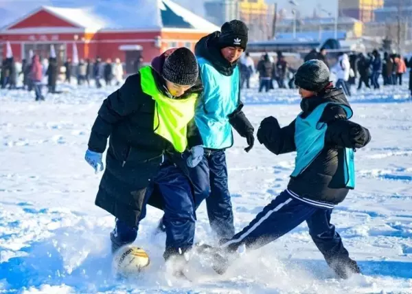 「フルンボイルで「雪休み」スタート、青少年が氷雪活動を満喫―中国」の画像