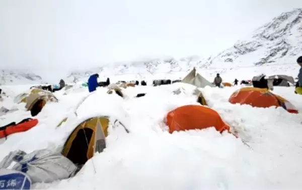 エベレストで吹雪、登山客数百人が孤立＝参加者の話にネットの反応冷ややか―中国