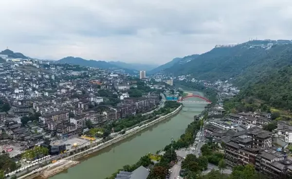 「貴州省仁懐市、白酒産業を主軸に多角的発展―中国」の画像