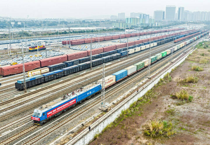 「重慶—中央アジア/重慶—東南アジア」国際定期貨物列車、双方向での出発を実現―中国