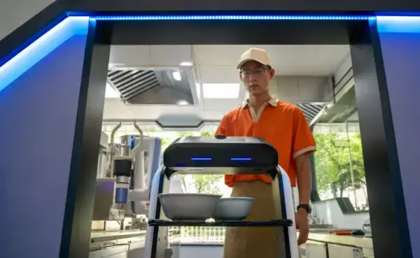 「北京初の完全商業化ロボット麺料理店、味は？―中国メディア」の画像