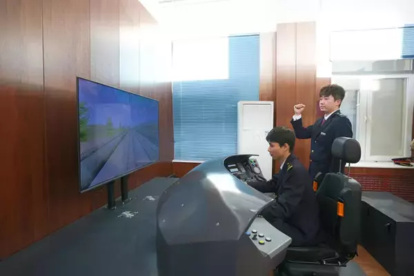 「北京にシミュレーションで高速鉄道の運転を学ぶ訓練センターが誕生―中国」の画像