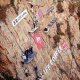 「崖に設置されたカフェが話題に―中国」の画像2