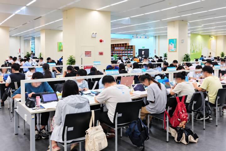 「失業者が出勤を装う、図書館がいっぱいに」、中国SNSで反響