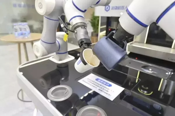 「人型ロボットが「毎週のように進化」を実現できる理由とは？―中国メディア」の画像