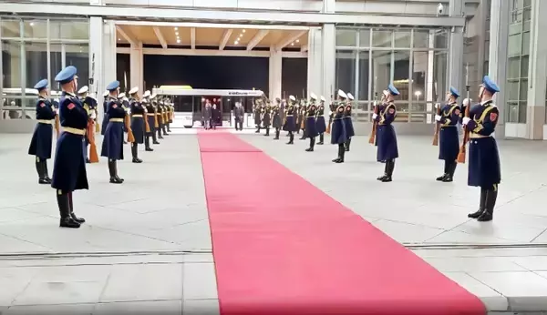 「フィンランドのオルポ首相が北京に到着、4日間の「中国の旅」を開始」の画像