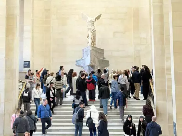 「ルーブル美術館で被害額18億円の大規模チケット詐欺、中国人夫婦が関与―仏メディア」の画像