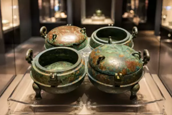 2000年前に「仕切り鍋」？四つの鍋をつないだ中国・漢代の珍しい銅器