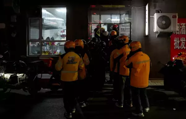 「売れ残った料理を1食1元で販売する太原市の弁当屋―中国」の画像