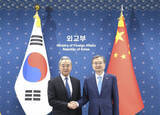 「中国の王外交部長、韓国の趙顕外相と会談」の画像1