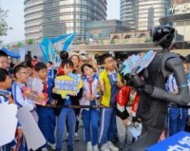 家事ロボット大会を広東省深センで開催―CMG