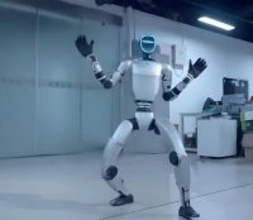 人型ロボットのレンタル市場が拡大、費用は1日4500円から―中国