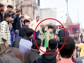 ガンジス川で「サンタコス」の日本人が現地住民から非難、中国メディアはどう伝えたか